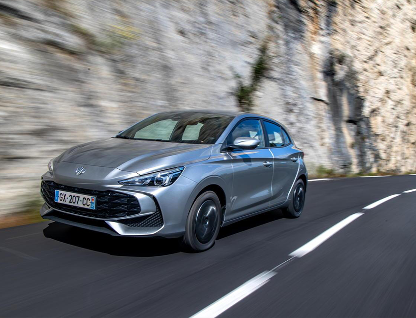 Intérieur de la MG3 Hybrid+ avec écran tactile central